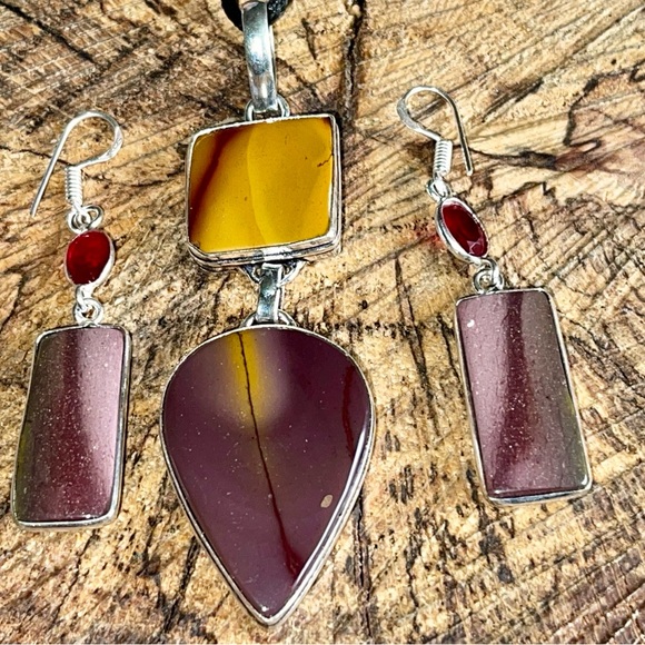 Mookaite Pendant & Earrings Set - Picture 7 of 9